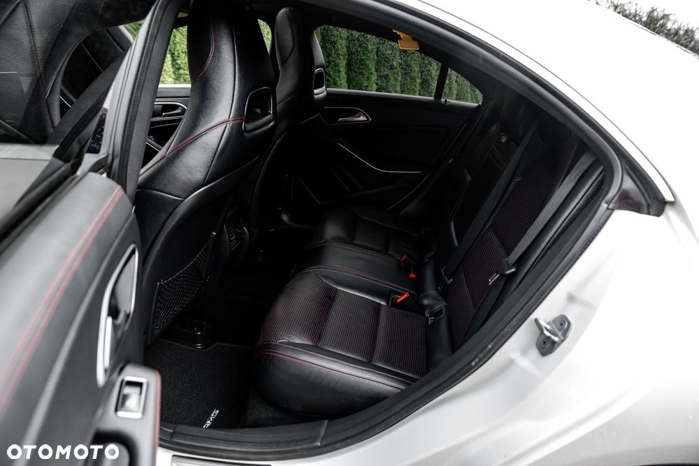 Mercedes-Benz CLA 250 4Matic 7G-DCT AMG Line - 20