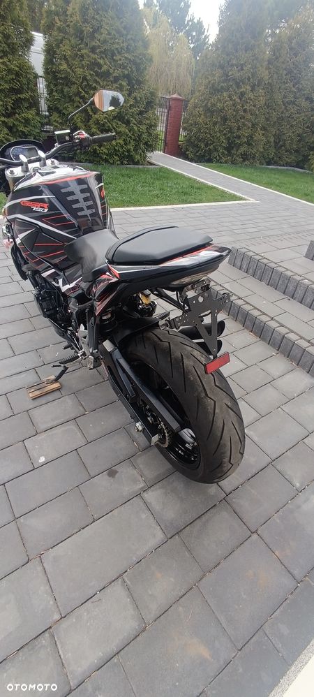 Suzuki GSR - 5
