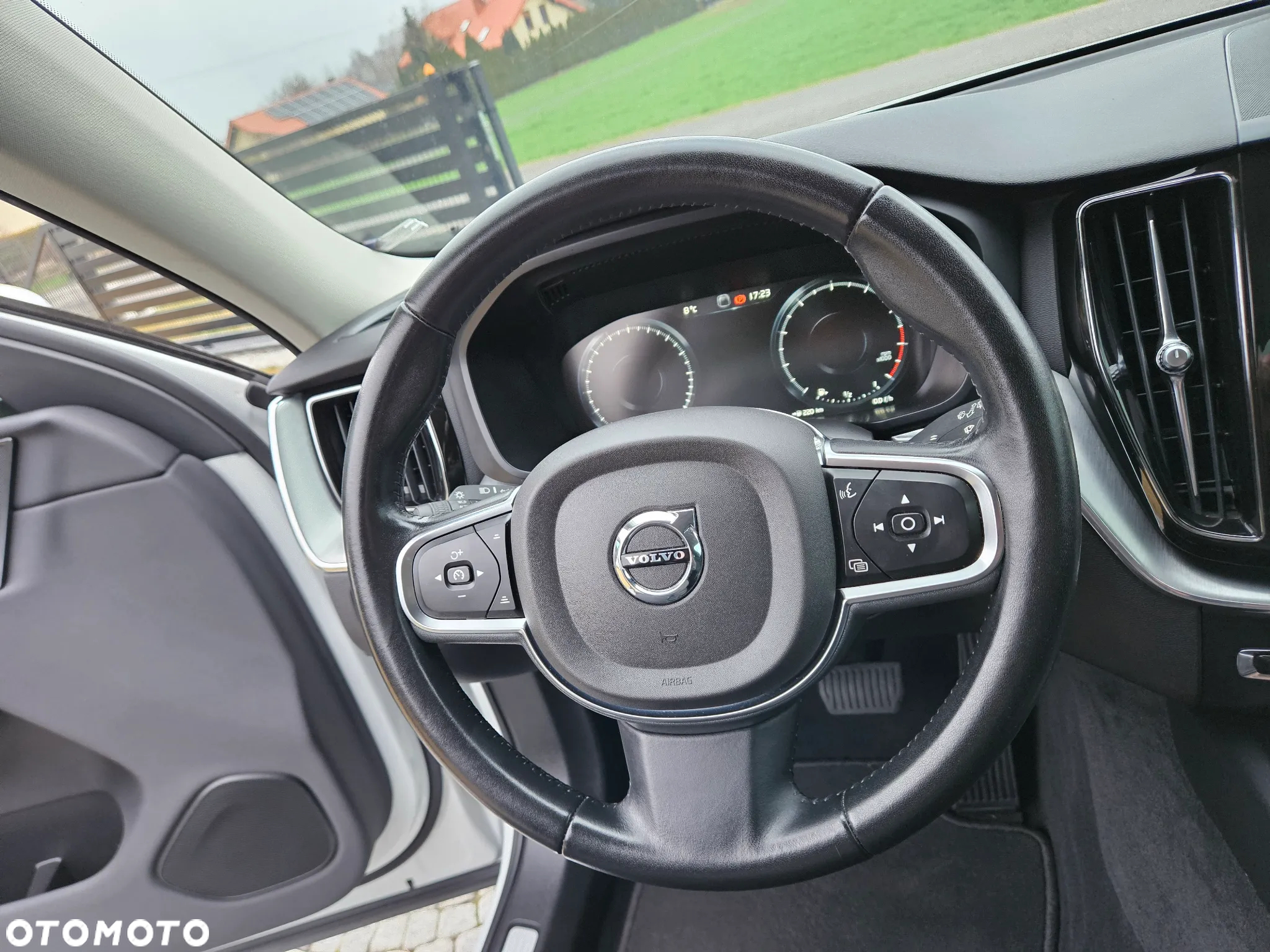 Volvo XC 60 T4 Momentum Pro - 22