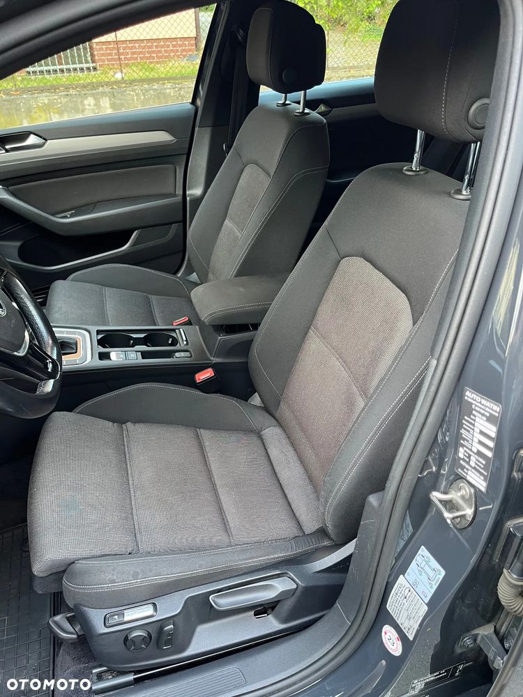 Volkswagen Passat 2.0 TDI SCR DSG Comfortline - 27