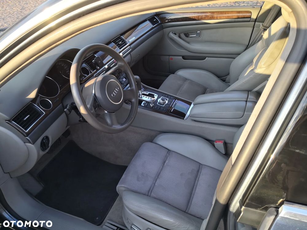 Audi A8 4.2 Quattro - 24