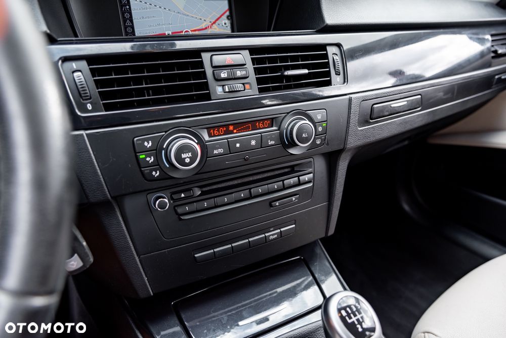 BMW Seria 3 318i - 24