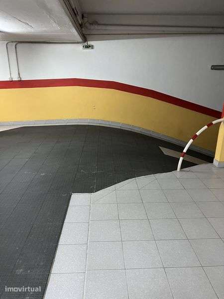 Garagem | ARRUMOS - perto estação Foros de Amora ( ver condições) - Grande imagem: 2/4
