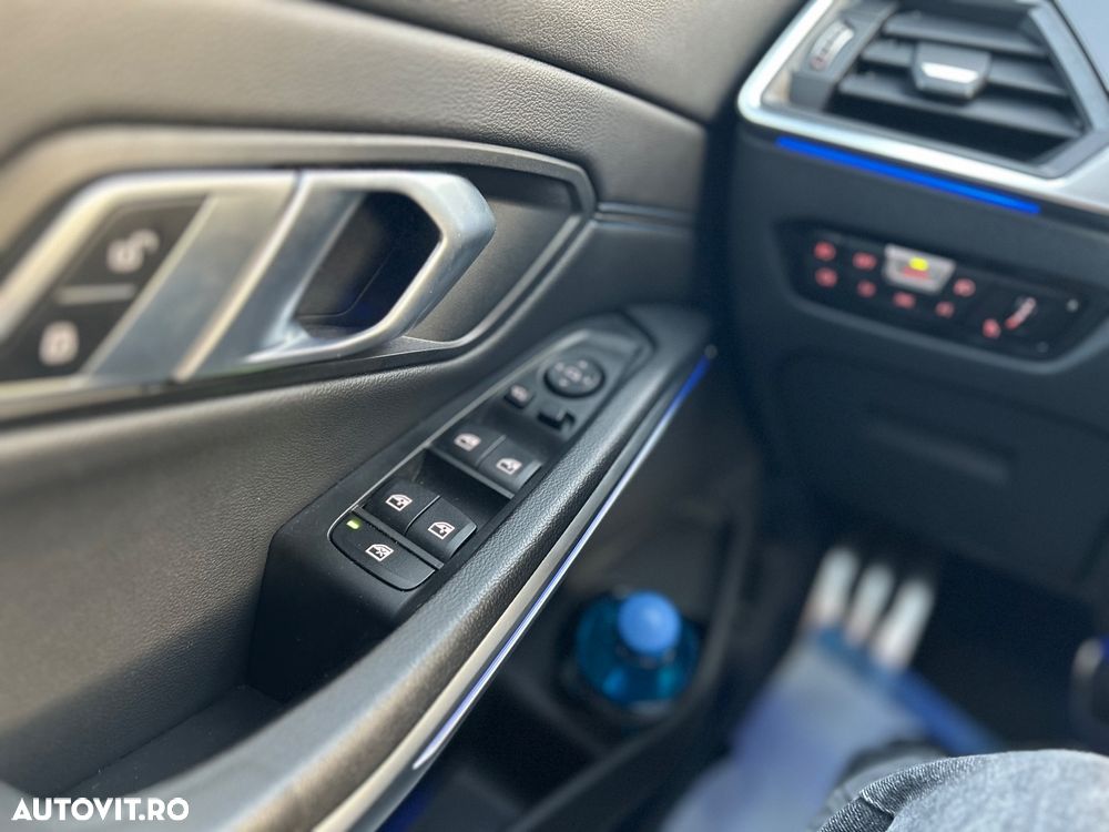 BMW Seria 3 318d Aut. M Sport - 25