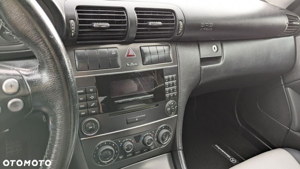 Mercedes-Benz Klasa C 180 Kompressor Sport Edition - 26