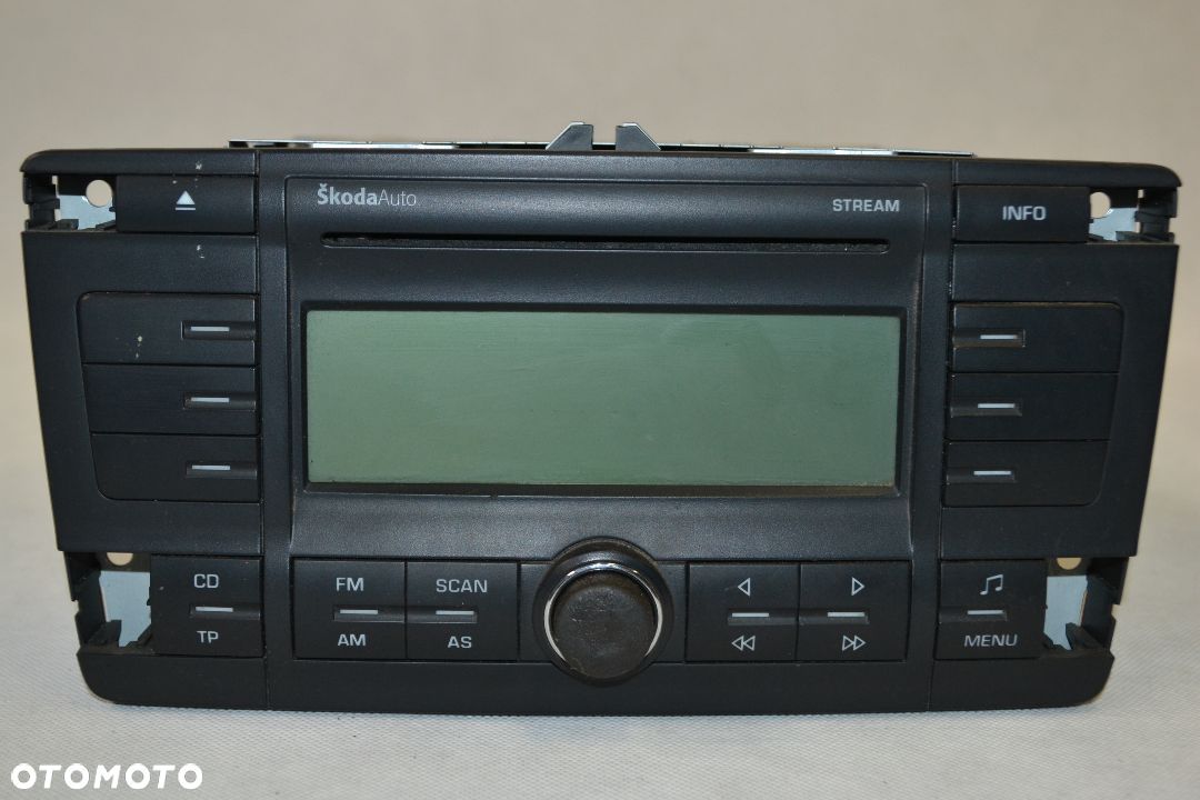 R11 RADIO SAMOCHODOWE SKODA OCTAVIA II 1Z0035161B - 1
