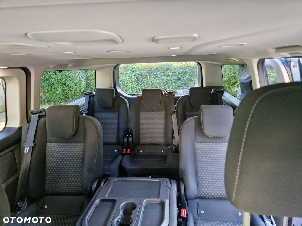 Ford Tourneo Custom - 13