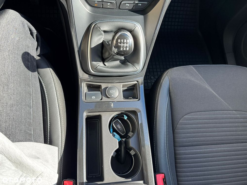 Ford Kuga 1.5 EcoBoost 2x4 Titanium - 25