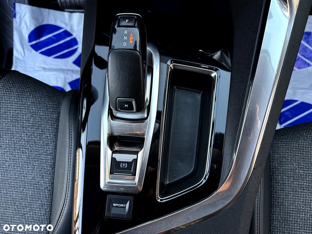 Peugeot 3008 1.5 BlueHDi Allure Pack S&S EAT8 - 17