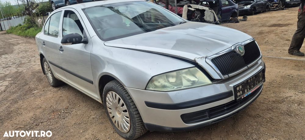 Piese de Skoda Octavia 2 2008 nonfacelift 1.6 FSi benzina hatchback - 1