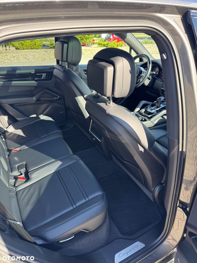 Porsche Cayenne - 22