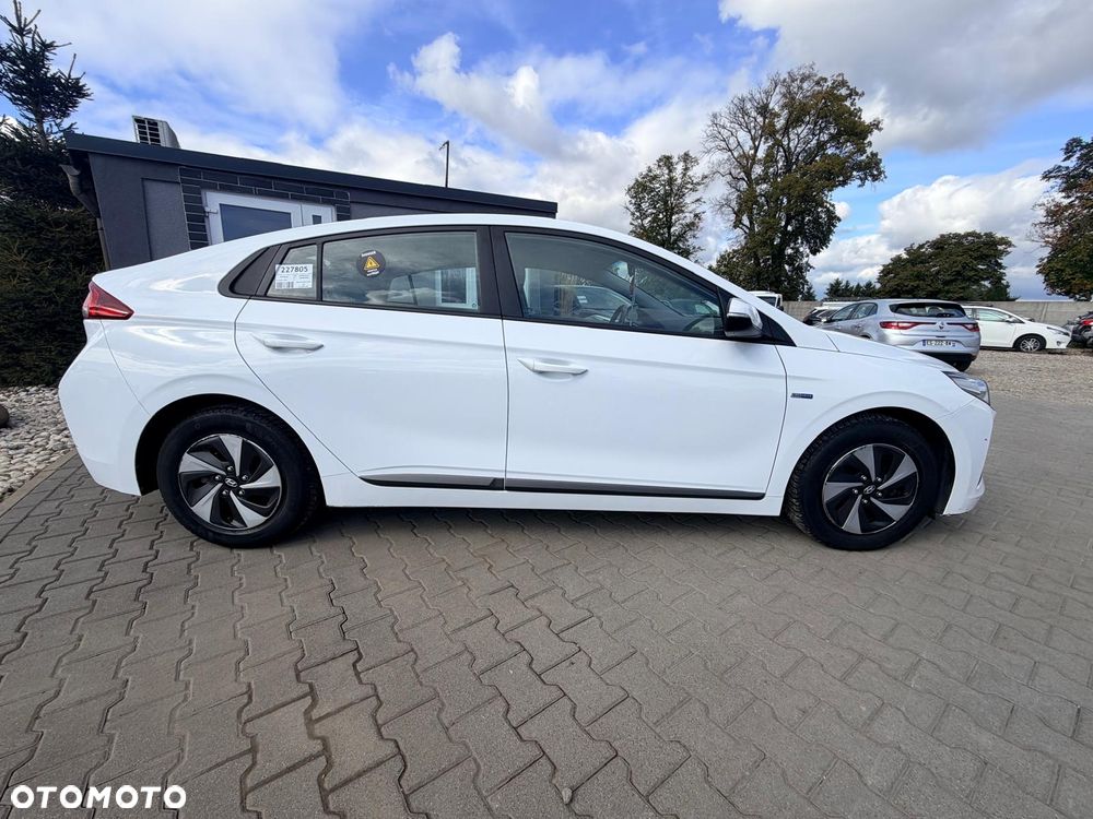 Hyundai IONIQ - 19