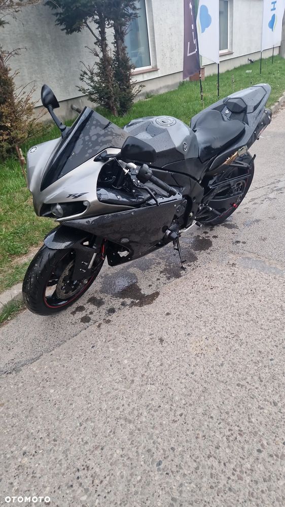 Yamaha YZF - 1