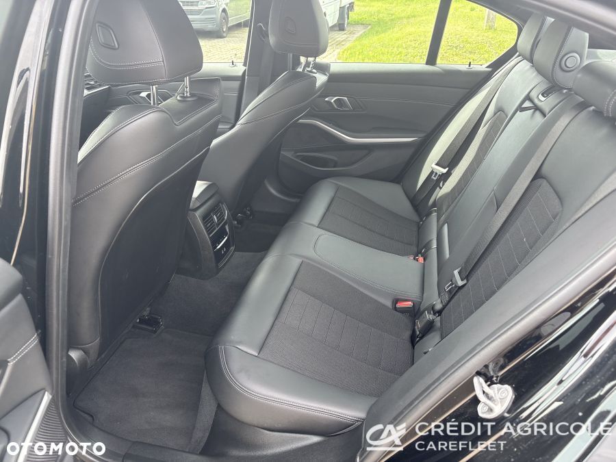 BMW Seria 3 318i - 13