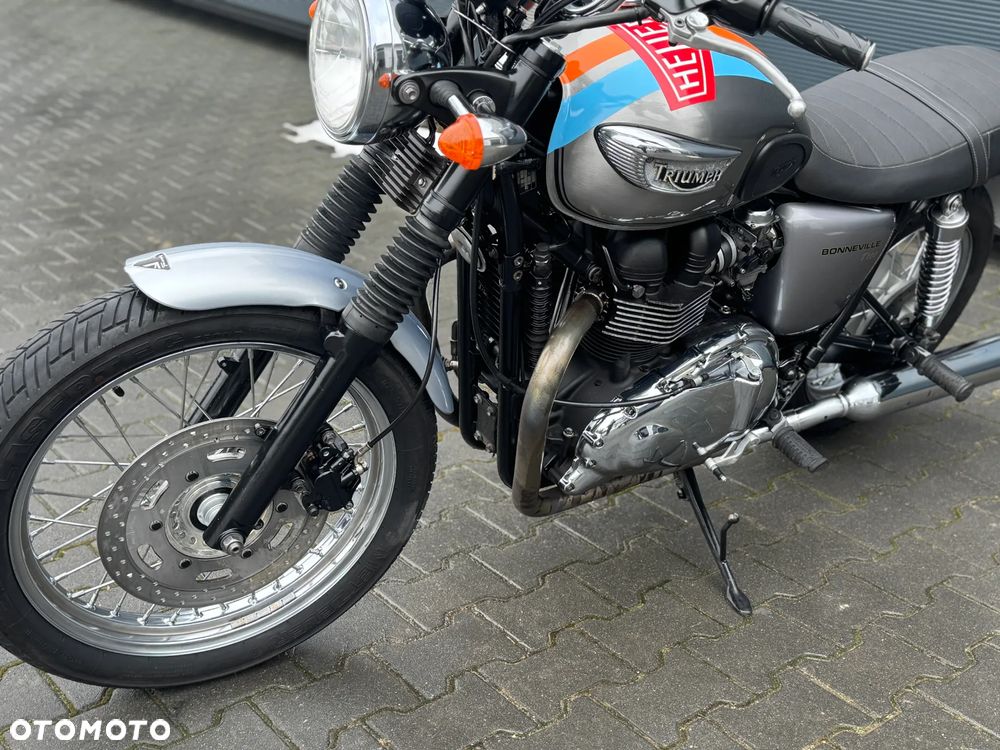 Triumph Bonneville - 14