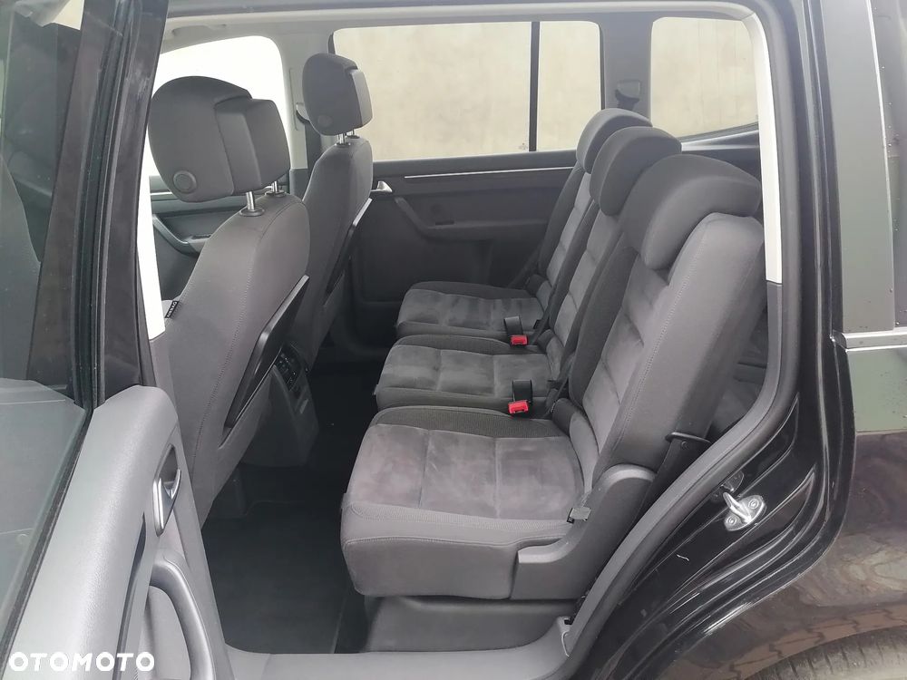 Volkswagen Touran - 8