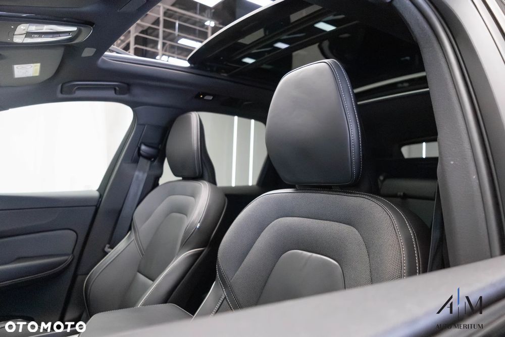 Volvo XC 60 B5 D AWD Ultimate Dark - 21