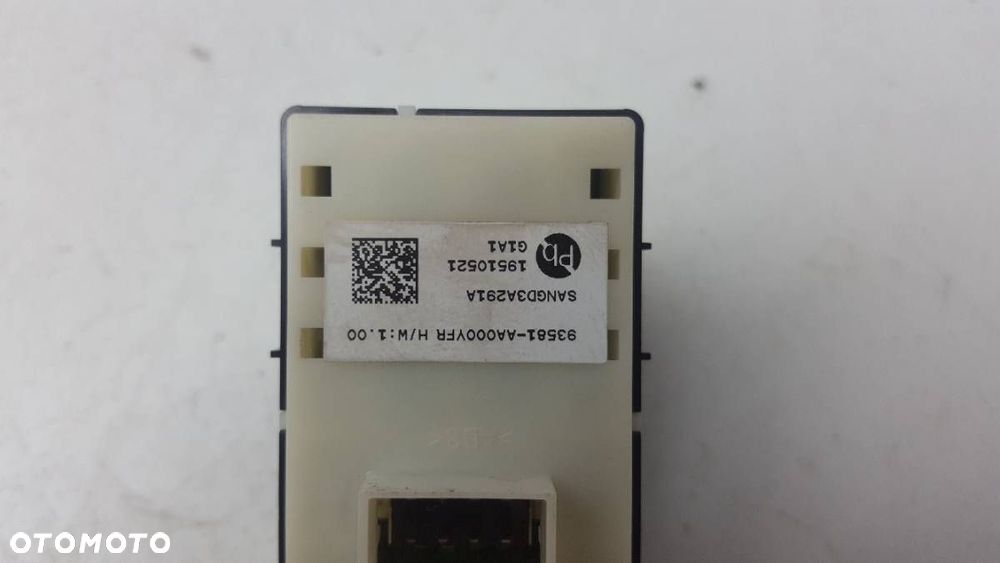 PRZEŁĄCZNIK SZYB PRAWY 93581-AA000 ELANTRA VII '21 - 2