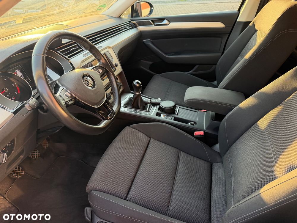 Volkswagen Passat 2.0 TDI (BlueMotion Technology) Comfortline - 11
