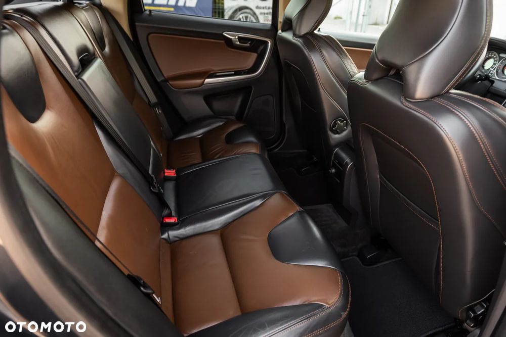 Volvo XC 60 2.4D AWD Momentum - 30