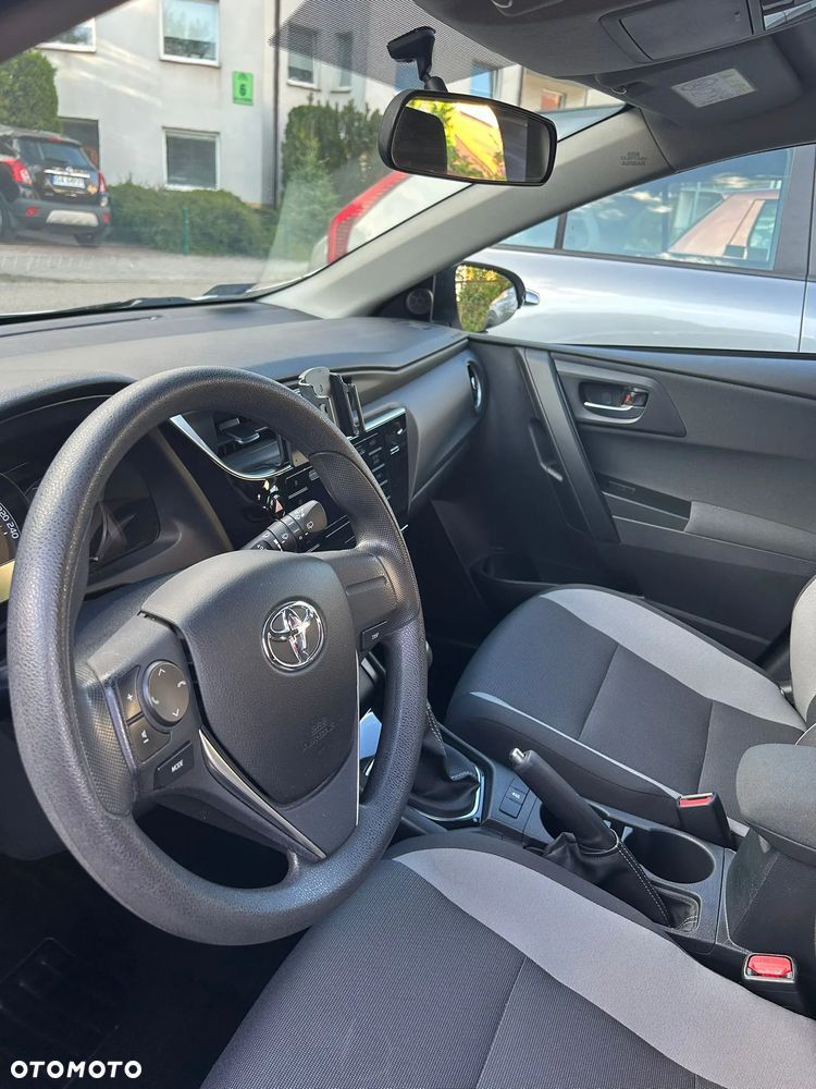 Toyota Auris 1.33 VVT-i Active - 4