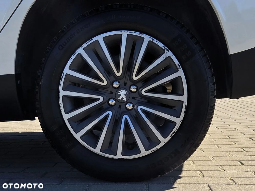 Peugeot 2008 1.2 Pure Tech Active EU6 - 11