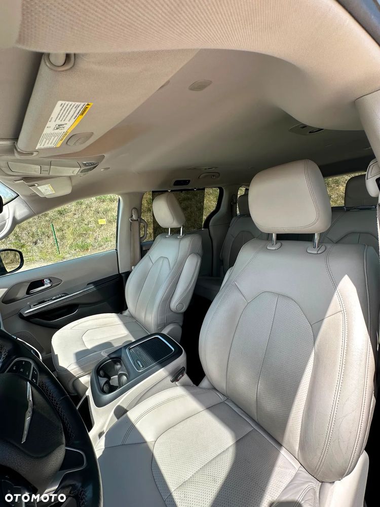 Chrysler Pacifica - 4