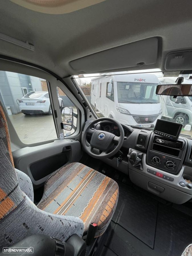 Burstner Privilége T615 cama francesa - 16