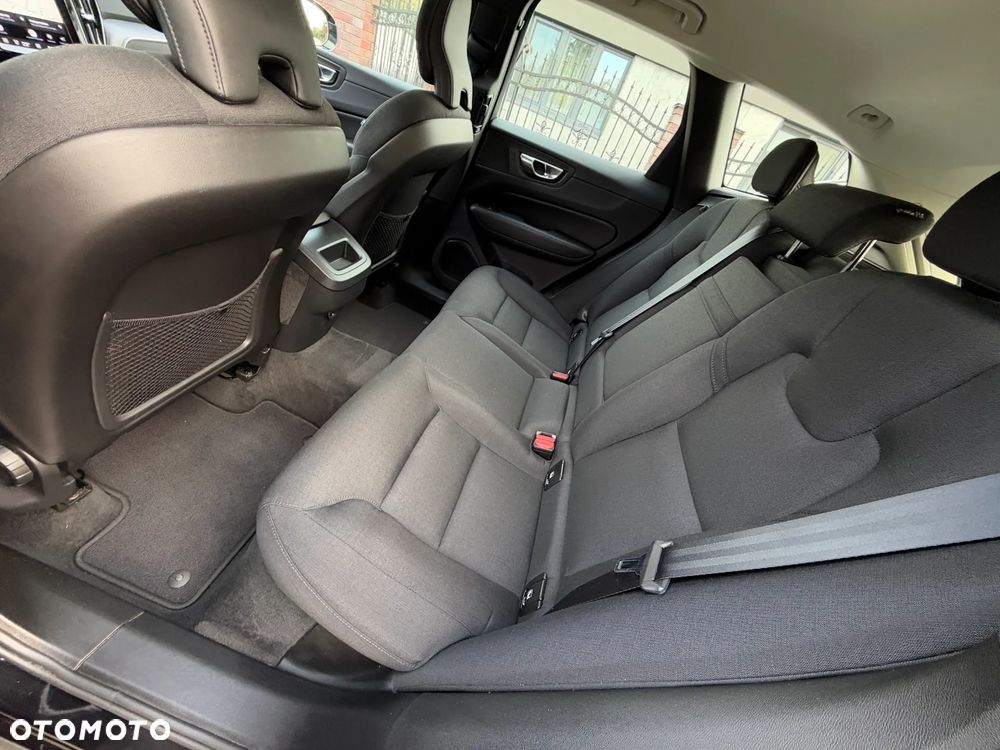 Volvo XC 60 B4 B Momentum Pro - 32