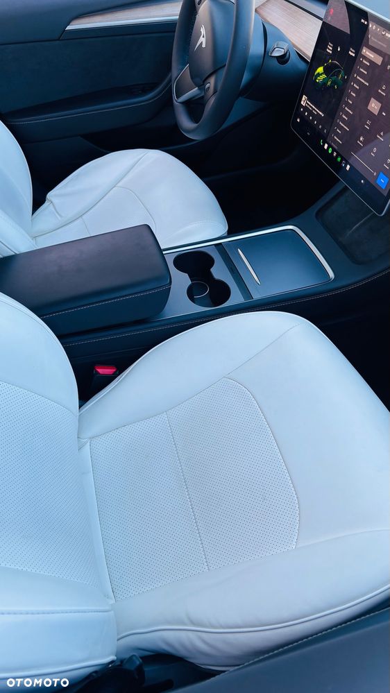 Tesla Model 3 - 4