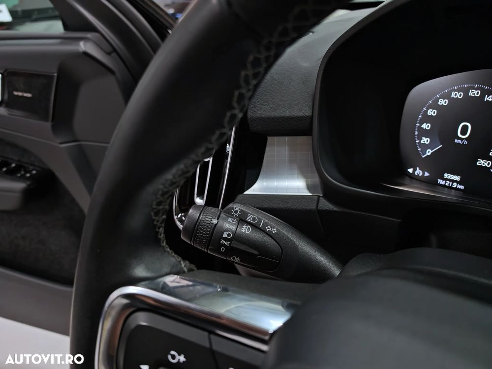 Volvo XC 40 T4 R-Design - 23