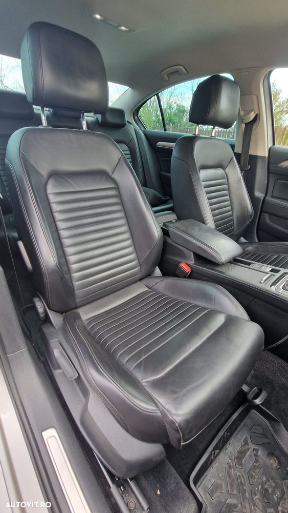 Volkswagen Passat 2.0 TDI Highline - 13