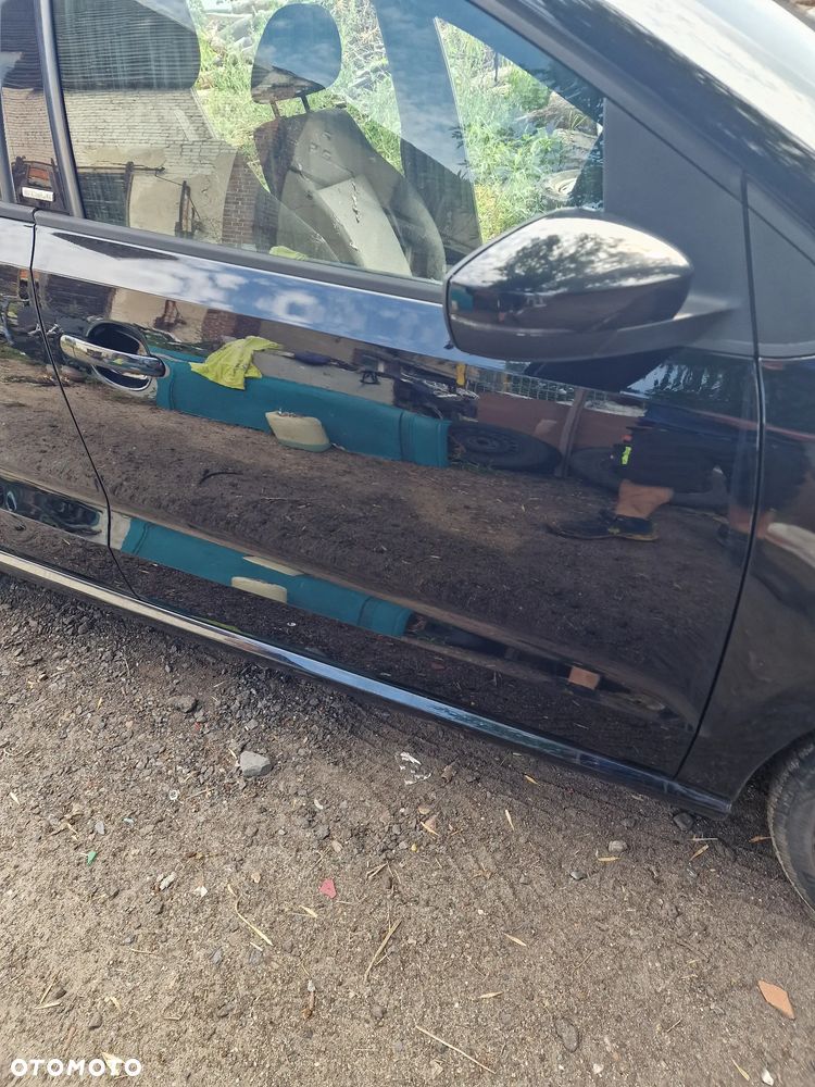 Drzwi  prawy przód  vw polo  6R  6C  w  kolorze  L041 - 1