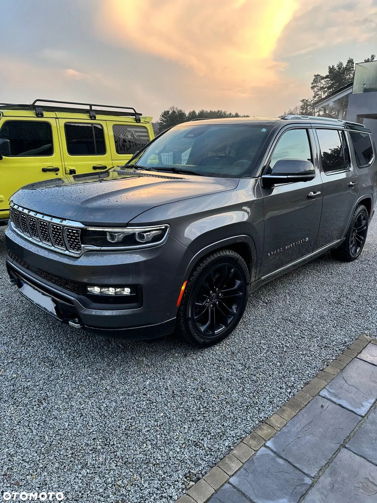Jeep Grand Wagoneer - 16