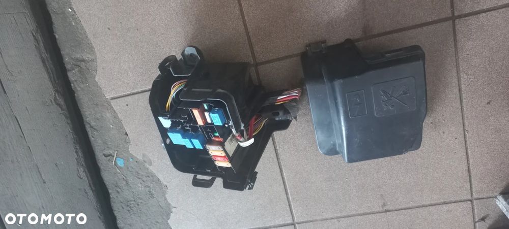 Kompl. skrzynka bezpieczników Dacia Sandero II poznan - 2