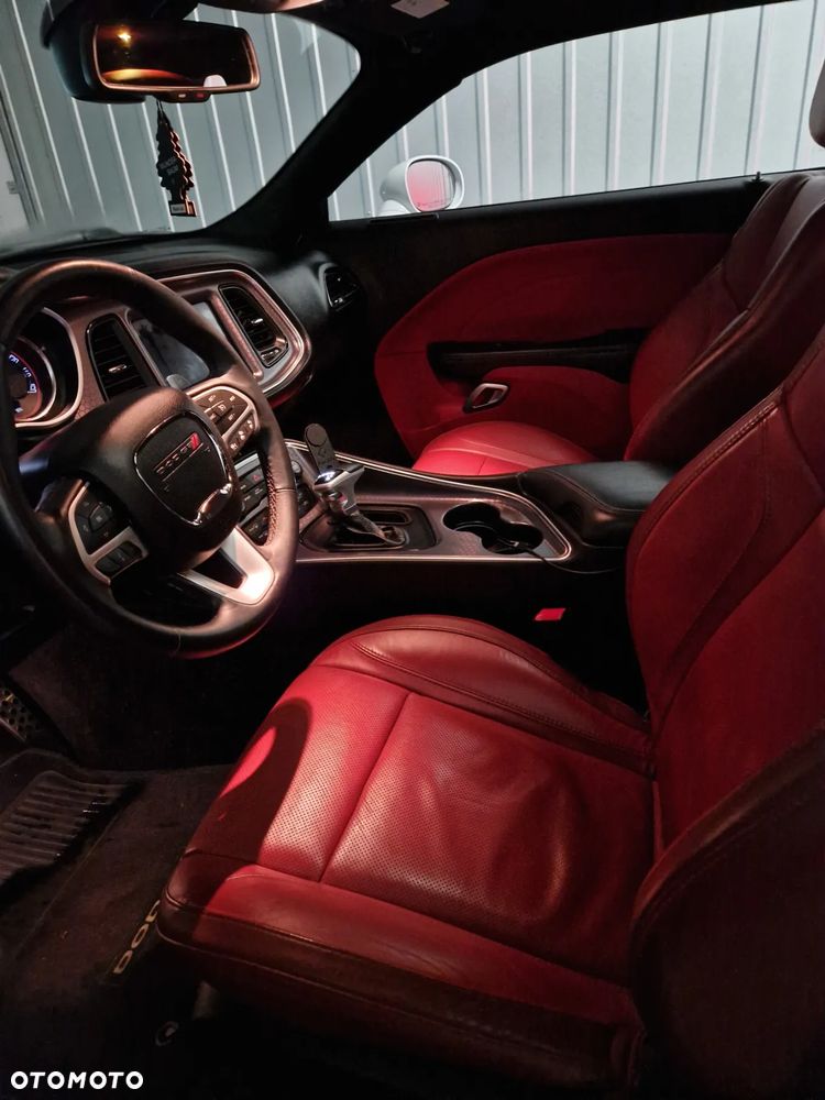 Dodge Challenger - 4
