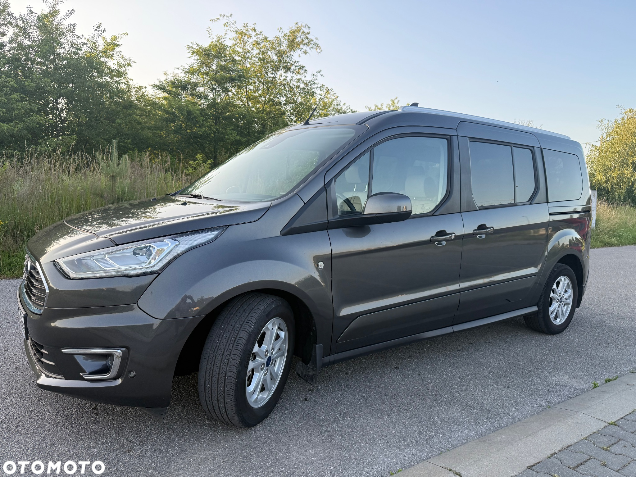Ford Tourneo Connect Grand - 11