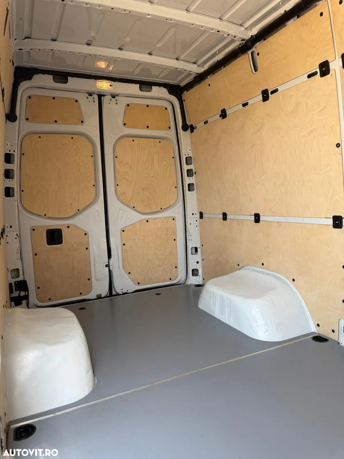 Mercedes-Benz Sprinter - 19