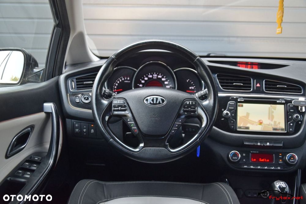 Kia Ceed - 28