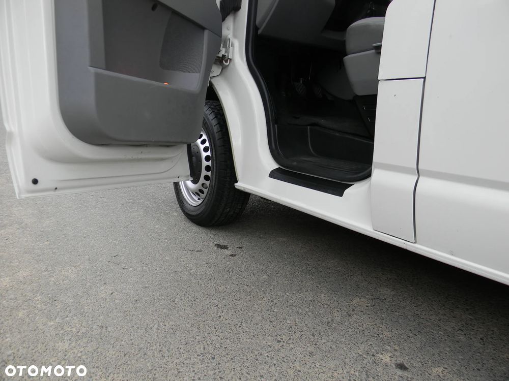 Volkswagen Transporter - 11