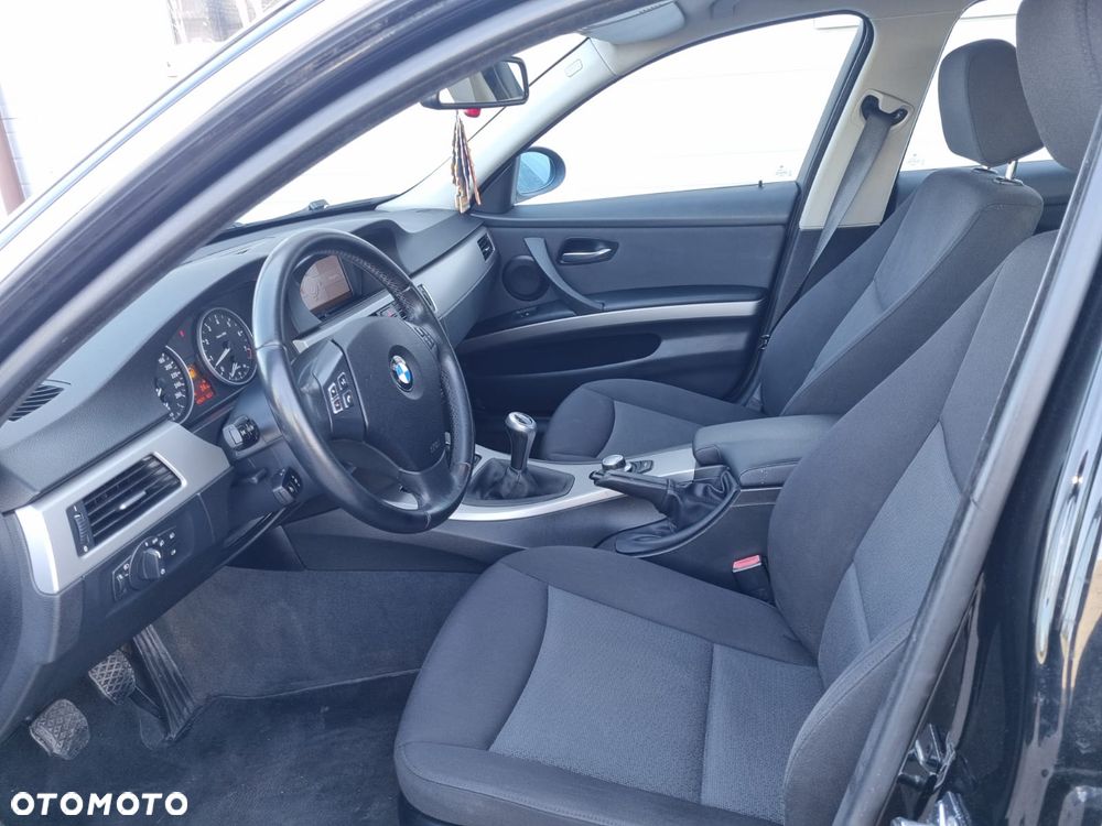 BMW Seria 3 325i - 21