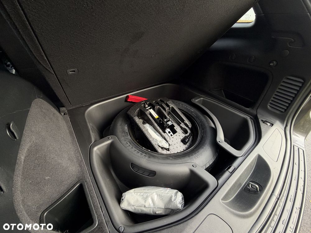 Jeep Grand Cherokee - 21