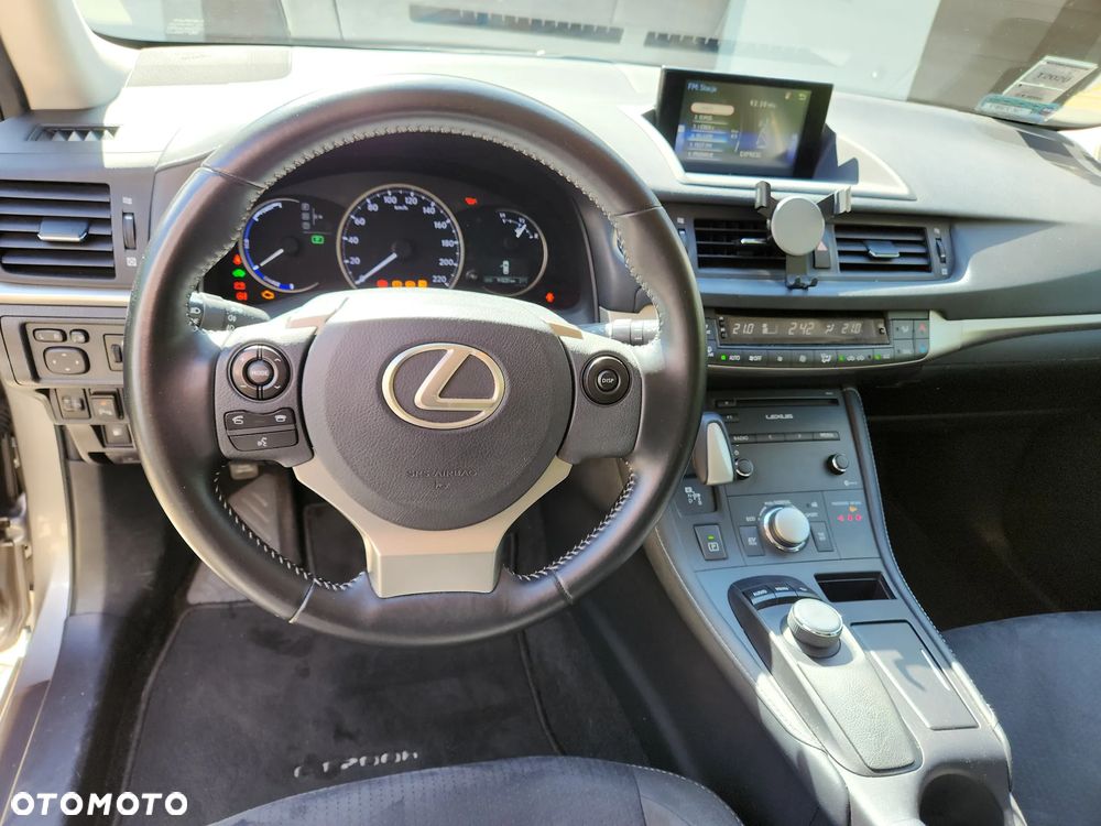 Lexus CT - 9