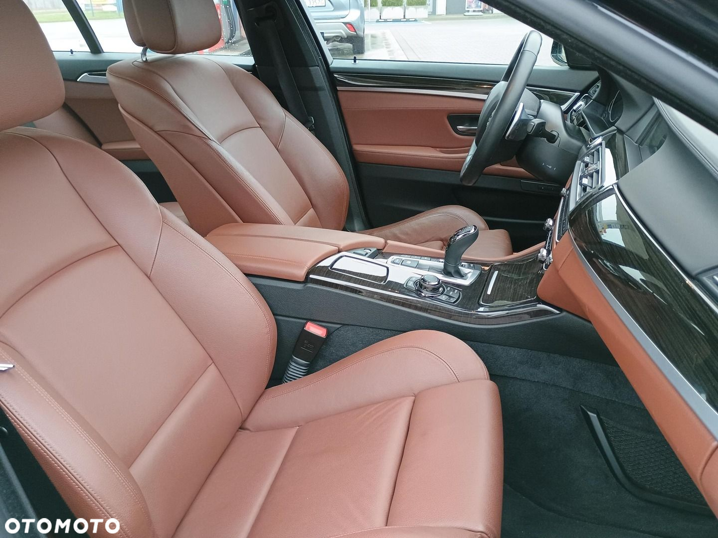BMW Seria 5 550i xDrive - 10