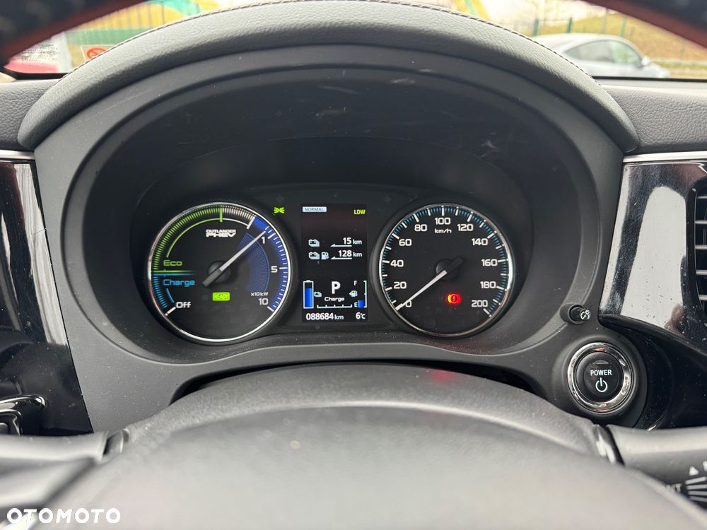 Mitsubishi Outlander - 19