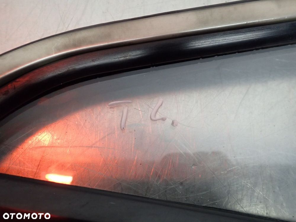SZYBA TRÓJKĄTNA LEWA TYLNA AUDI 80 B2 - 3
