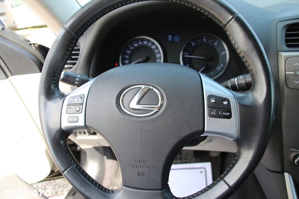 Lexus IS 200d - 14
