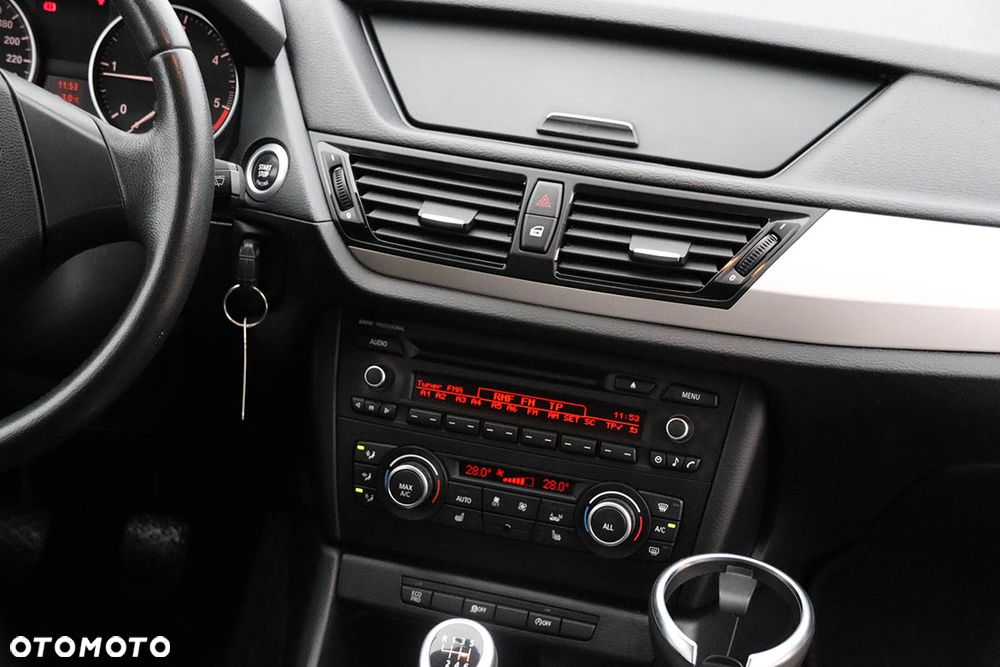 BMW X1 sDrive18d xLine - 33