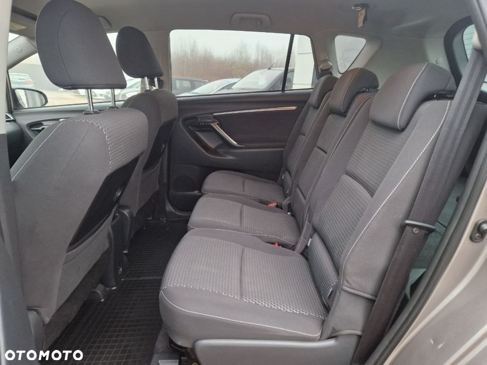 Toyota Verso 1.6 D-4D Premium - 8