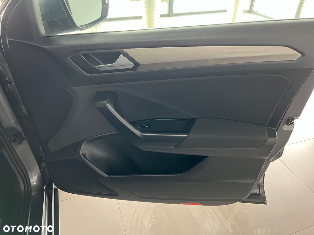 Volkswagen T-Roc - 35